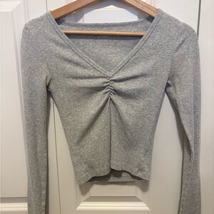 American Eagle Outfitters Light Gray Ruched V-Neck Long Sleeve Top